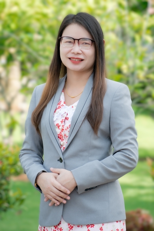 นางสาวพัชนีย์ บุญใบ